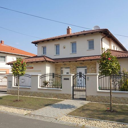 Aura Apartman Hajdúszoboszló Δωμάτιο φωτογραφία