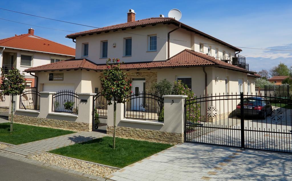 Aura Apartman Hajdúszoboszló Δωμάτιο φωτογραφία